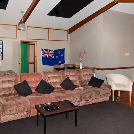 85 On Bealey Hostel Christchurch Exterior photo