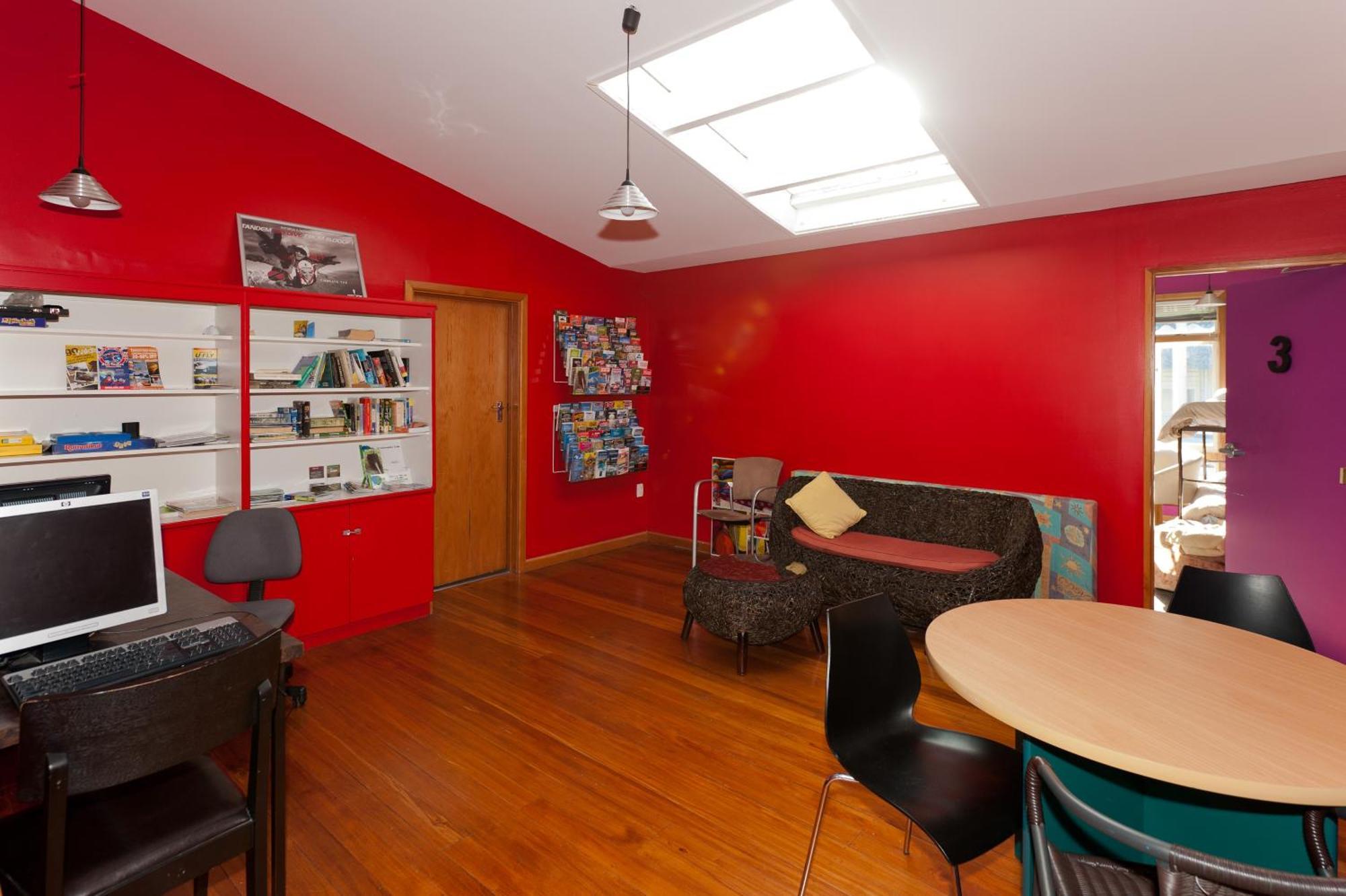 85 On Bealey Hostel Christchurch Exterior photo