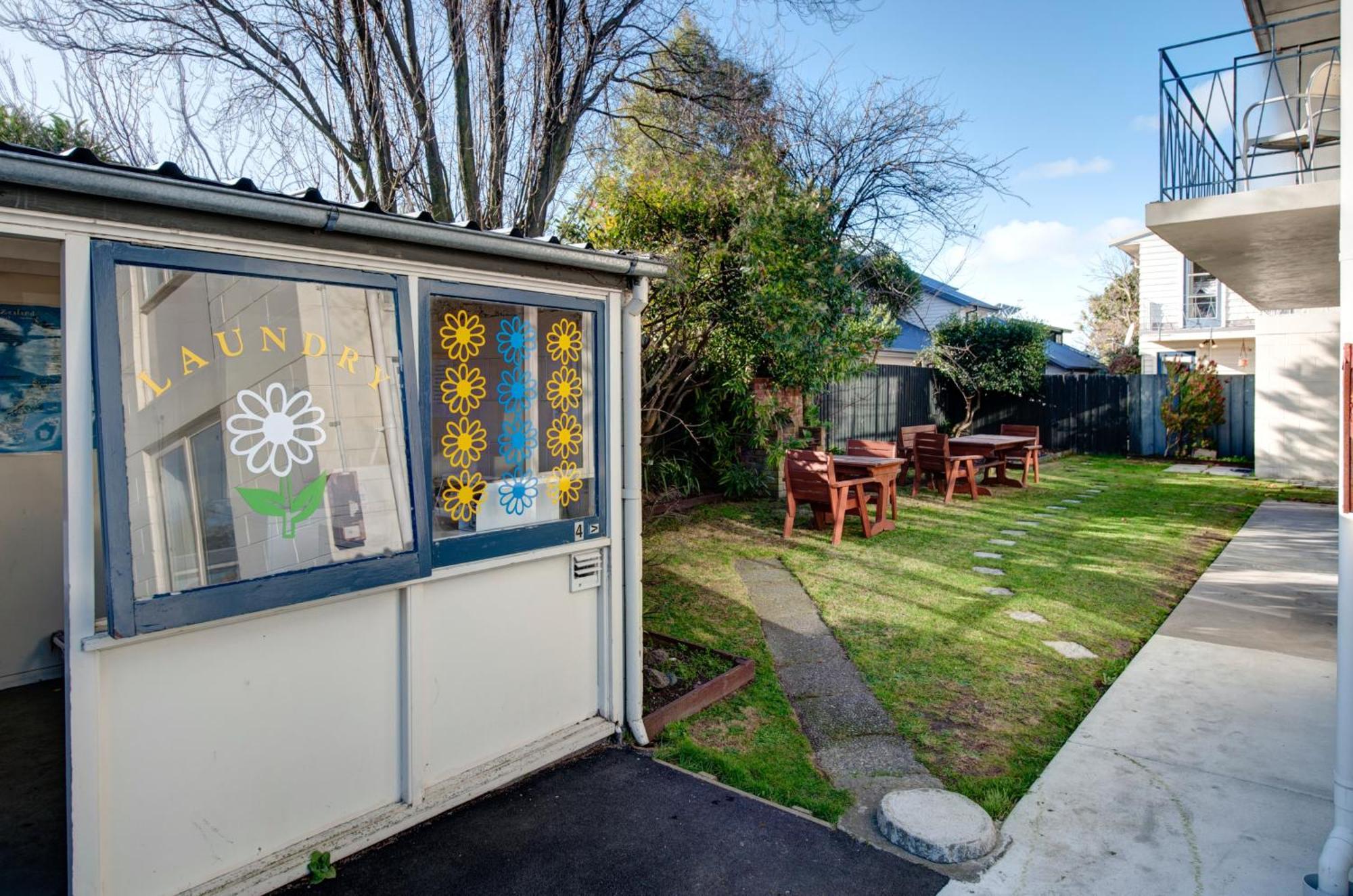 85 On Bealey Hostel Christchurch Exterior photo