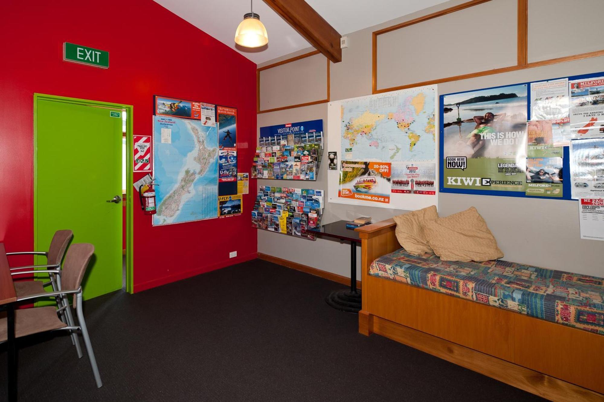 85 On Bealey Hostel Christchurch Exterior photo